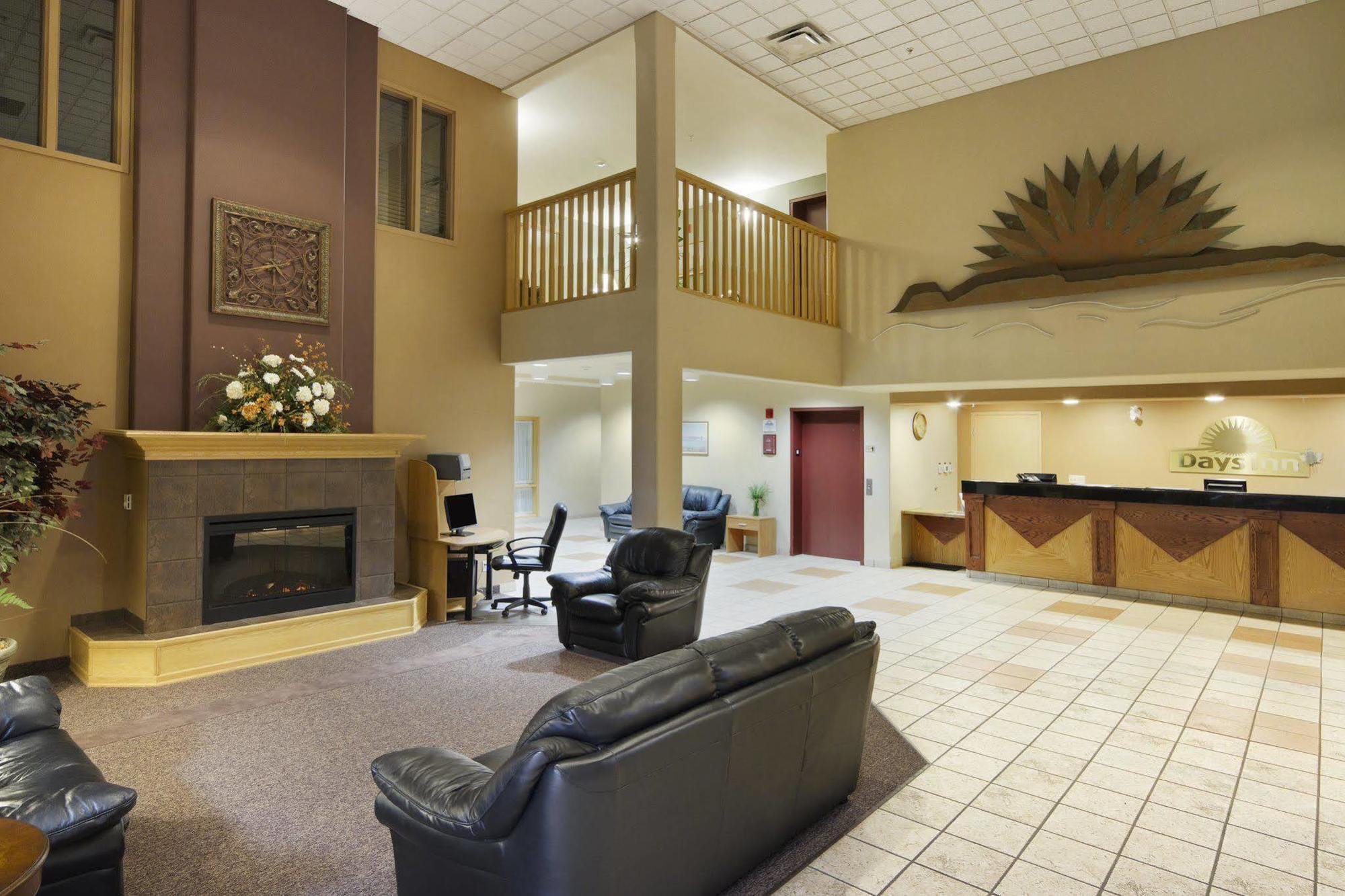 Days Inn & Suites By Wyndham Thunder Bay Exterior foto